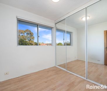 Cosy well presented apartment close to transport - Photo 3