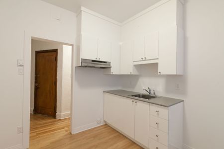 4890 Queen Mary Road - Photo 3