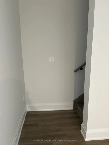 Detached Home For Lease | N9247650 - Photo 3