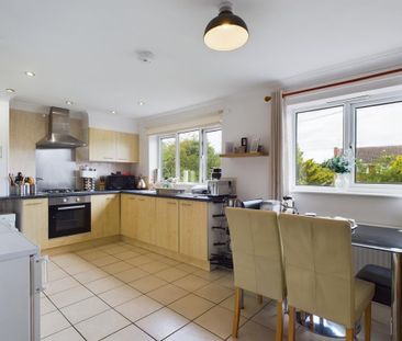2 bedroom flat to rent - Photo 2