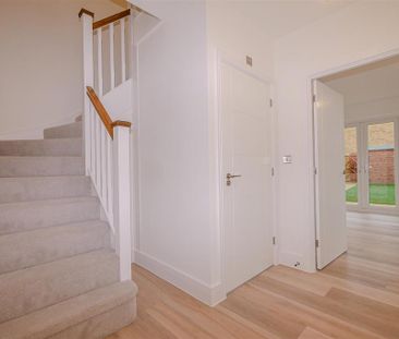 3 bedroom semi-detached house to rent - Photo 3