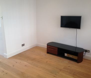 2 Bed Terraced House, Very Near Warwick Road Area, W5 - Photo 1