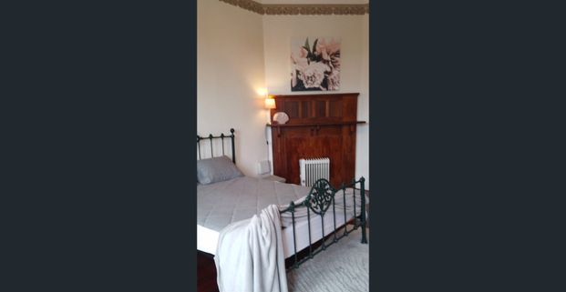 FULLY FURNISHED SELF CONTAINED PRIVATE APARTMENT - Photo 1