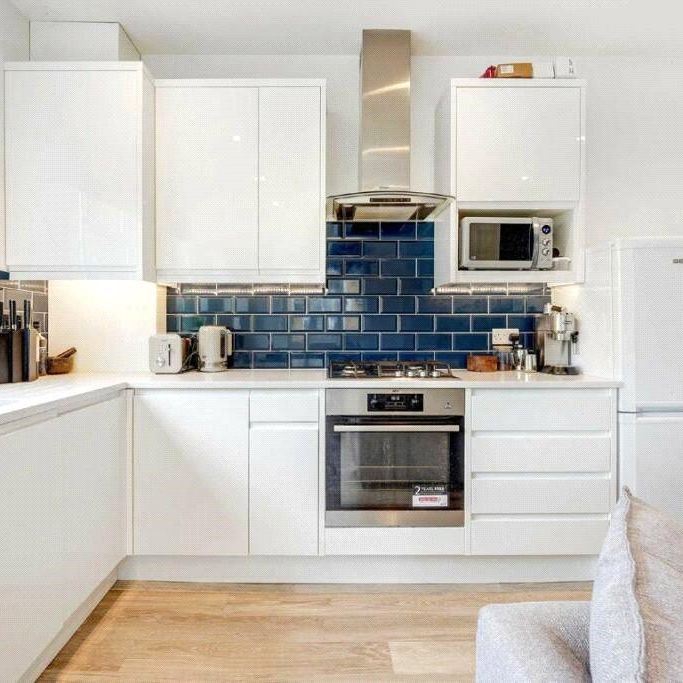 Undine Street, Tooting Broadway, SW17, London - Photo 1