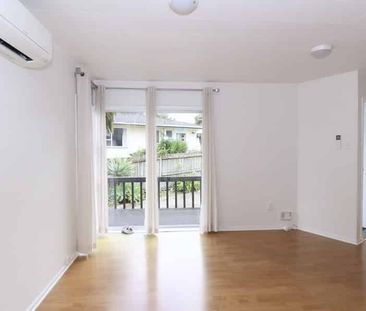 Very Tidy Halfmoon Bay 3 Bedrooms House - Photo 2