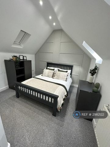 1 bedroom in a house share to rent - Photo 4
