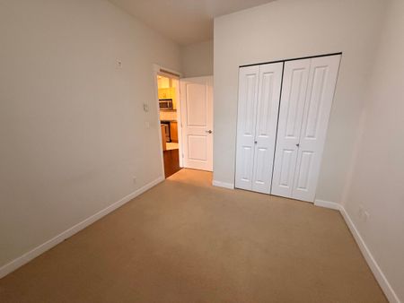 Spacious 2 Bedroom Condo - Photo 4