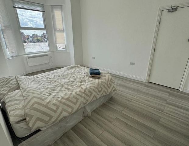 5 bedroom house of multiple occupation to rent - Photo 1