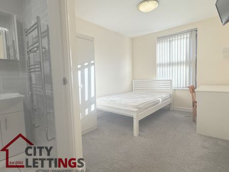 8 Bedroom Apartment - Photo 4