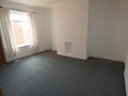 2 bed flat to rent in Biddlestone Road, Heaton - Photo 4