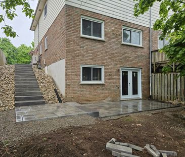 601 College Ave W, Guelph - Photo 2