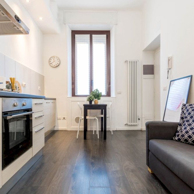 Charming room with balcony in Via Pezzotti - Photo 1