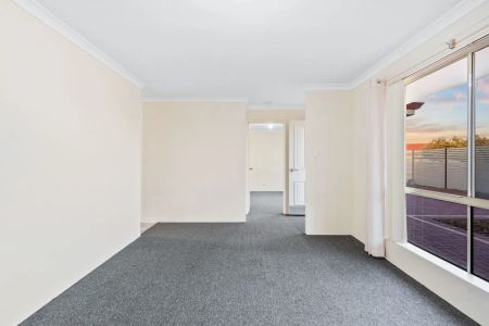 37A Admiralty Crescent, - Photo 3