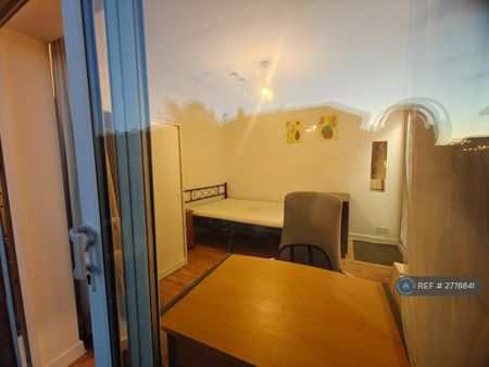 1 bedroom in a house share to rent - Photo 5