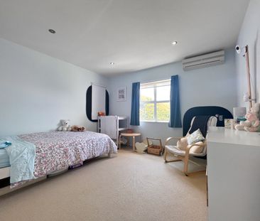 Welcome to 70 Waverton Terrace, Churton Park. - Photo 6