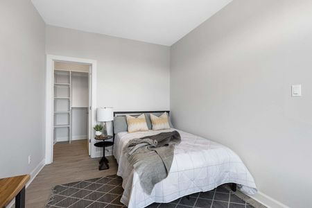 240 Blackburn, Sandy Hill, Ottawa, ON - Photo 3