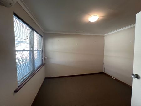 Relaxed Coastal Lifestyle - Photo 2