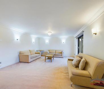 3 bedroom flat to rent - Photo 3