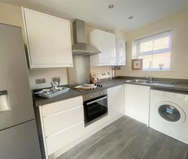 3 bedroom semi-detached house to rent - Photo 5