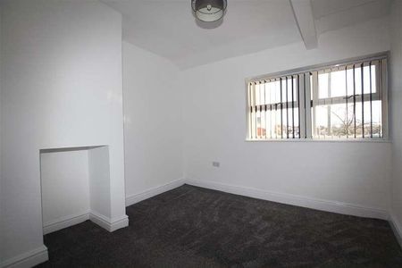 Town Gate, Wyke, Bradford, BD12 - Photo 2