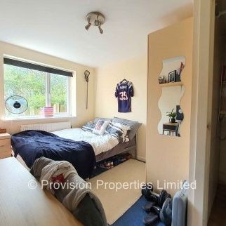 3 Bedroom Houses in Headingley - Photo 1