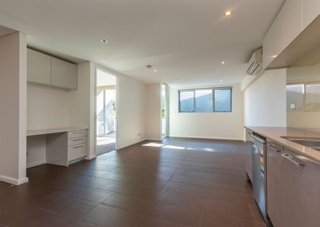 Oversized One Bedroom With Secure Parking - Photo 2