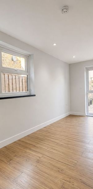Studio Flat, Wells Way, SE5 - Photo 1