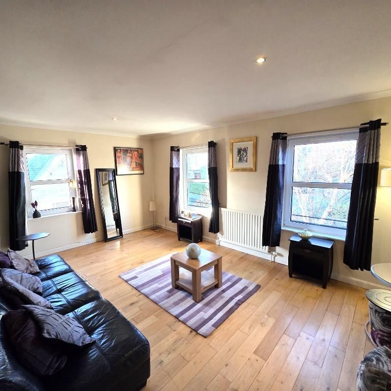 3 bedroom flat to rent - Photo 1