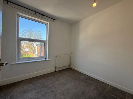 2 bedroom end of terrace house to rent - Photo 5