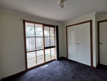 Charming 2 Bedroom! - Photo 3