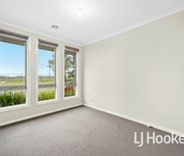 Modern Home with Stylish, Low-Maintenance Backyard in Potters Grove... - Photo 2