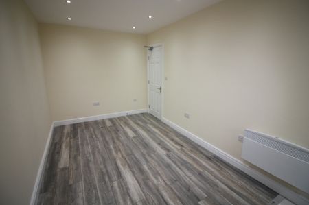 Jubilee House, Leeds, LS7 - Photo 2