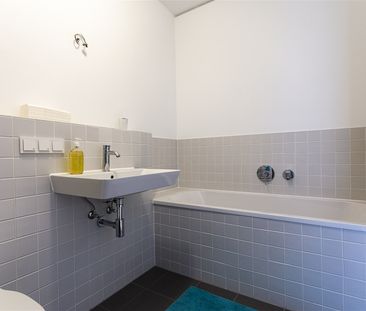 Hochwertige 2-Zimmer-Wohnung mit Loggia in Bestlage direkt am Alexa... - Foto 1