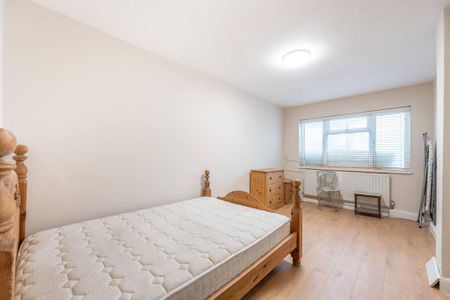 3 bedroom flat to rent - Photo 3