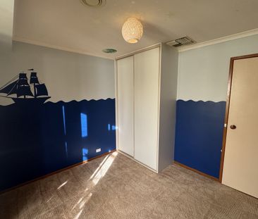 Spacious Home with Large Shed! - Photo 4