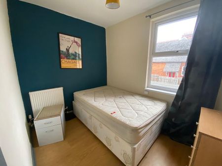 5 bedroom flat to rent - Photo 4