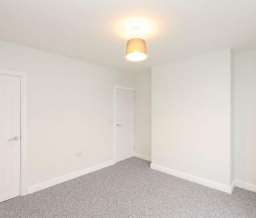 3 bedroom end of terrace house to rent - Photo 1