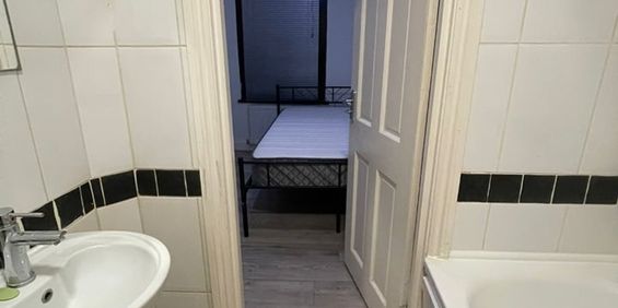 Bedsit, Thorold Road, IG1 - Photo 3