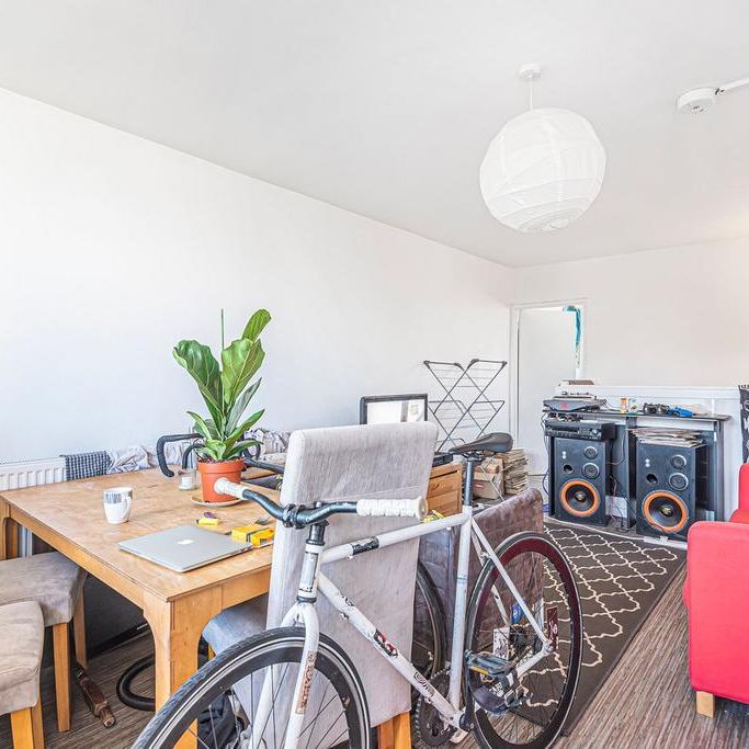 3 bedroom flat to rent - Photo 1