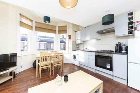 3 bedroom flat to rent - Photo 2