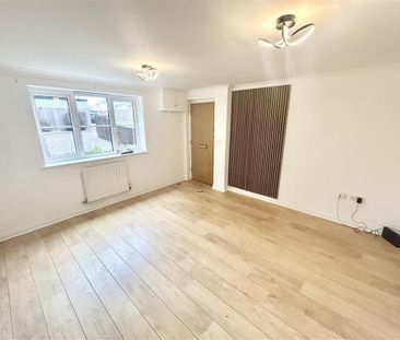 Lower Northam Road, Southampton, Hedge End - Photo 1