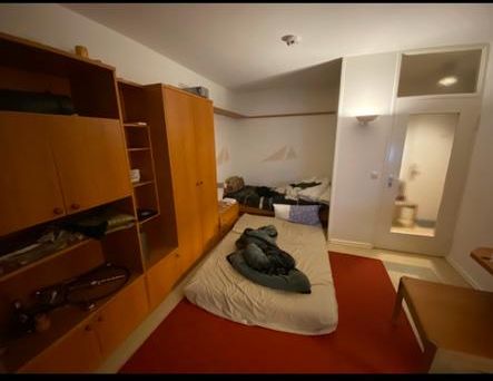 Studio apartment with separate kitchen and bathroom - Photo 1