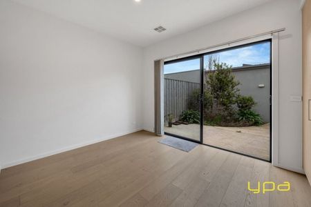 3 Ottawa Walk, Cranbourne West - Photo 2