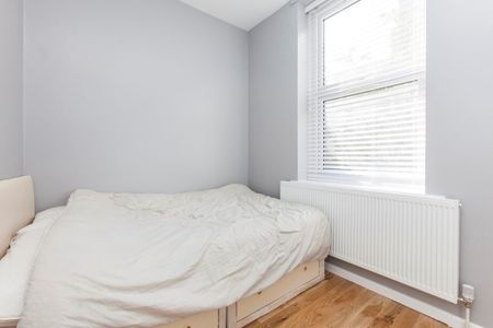 Flat to rent - Annandale Road, Greenwich, SE10 - Photo 2