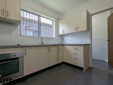 Spacious 2 Bedroom Unit - Photo 4