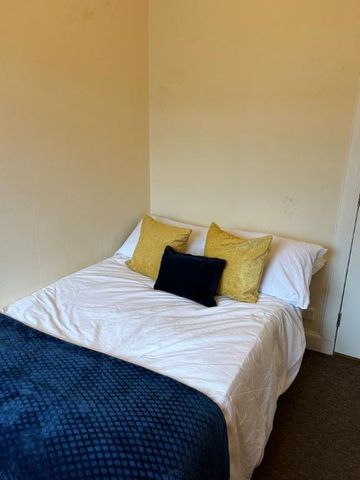 3 bedroom flat to rent - Photo 5