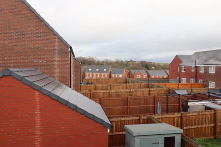 3 bedroom semi-detached house to rent - Photo 4