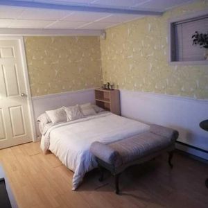 Batcheleur Grand 2 1/2 , Entièrement meublé, clé en main ! (Secteur Boisé du Golf) Secteur Privilégié ! - Photo 2