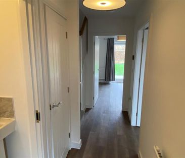 3 bedroom end of terrace house to rent - Photo 4