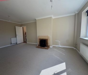 4 bedroom detached bungalow to rent - Photo 1